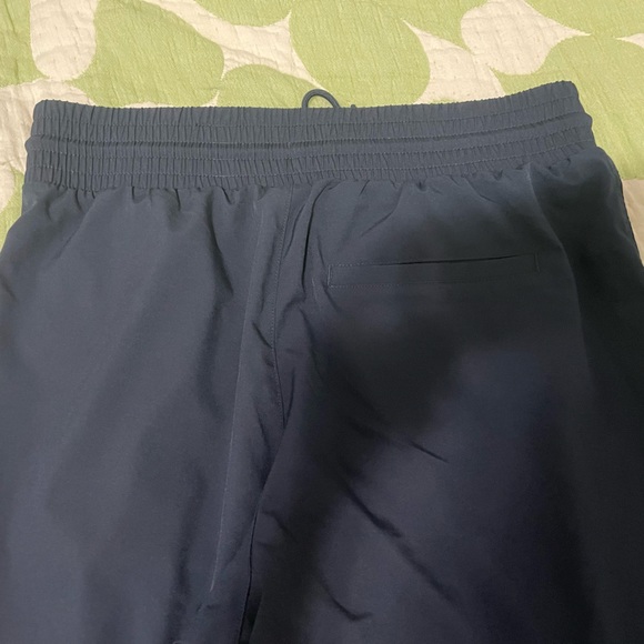 GapFit High Rise Runaround Pants in size petite small. Color Night Shadow Blue - Picture 4 of 4